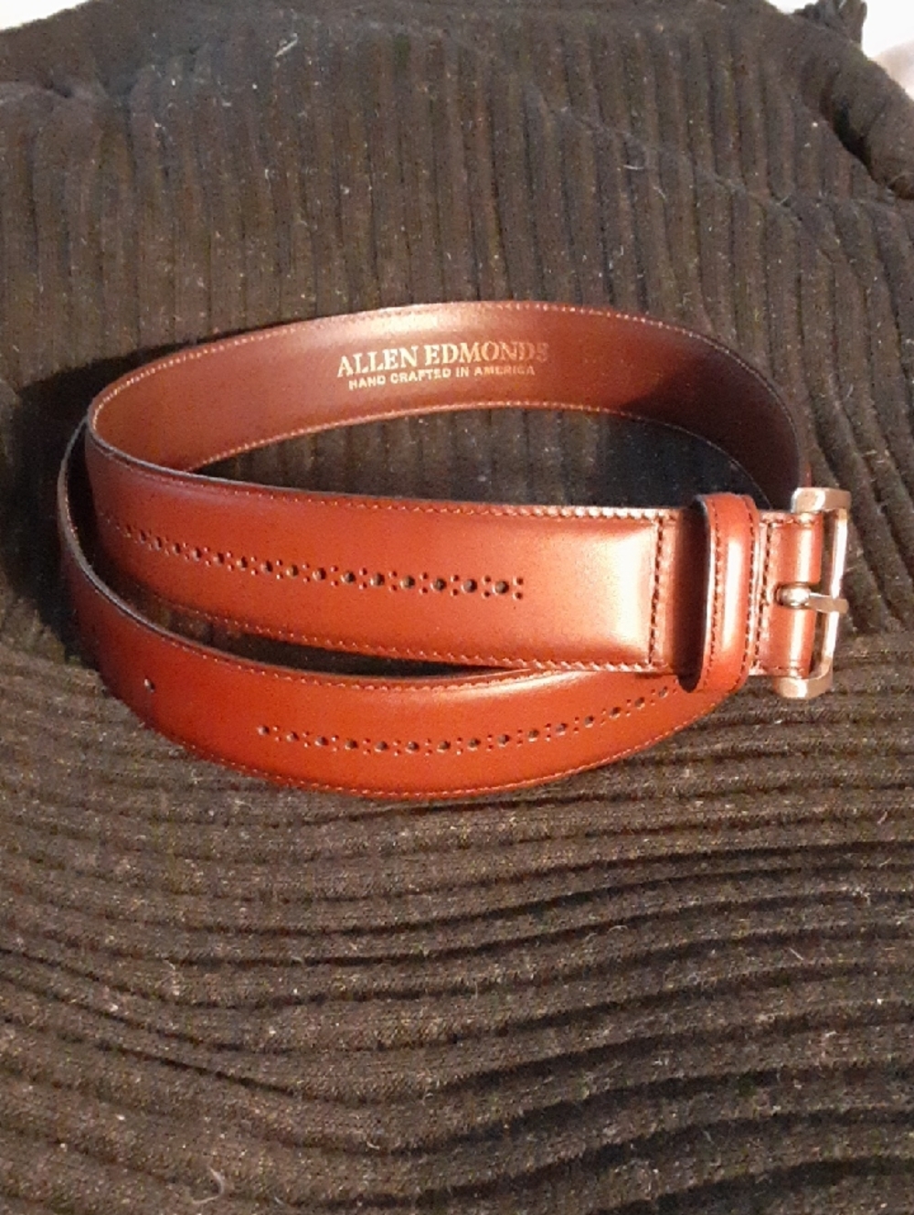 Allen Edmonds Men's Burgundy  Perforated Leather Belt SZ 32/80cm